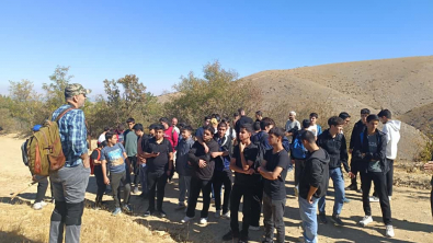 Liseli gençler için Konak/Banazı Mahallesi'nde, Beydağı eteklerinde Doğa Yürüyüşü düzenledi