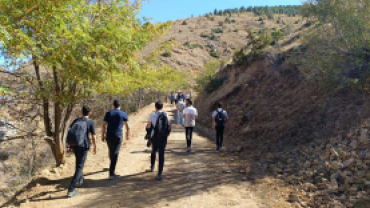 Liseli gençler için Konak/Banazı Mahallesi'nde, Beydağı eteklerinde Doğa Yürüyüşü düzenledi