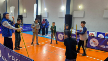 Boğaziçi ve Çöşnük Derneği Öğrencileri Beydağı Gençlik Merkezi’nde Moral Depoladı